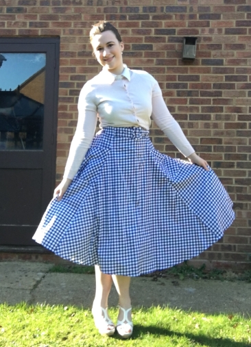 I love a good circle skirt, especially with a petticoat!